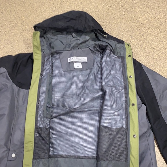 Men’s Columbia sportswear jacket. Size large. Used but in like new condition. - Picture 5 of 9